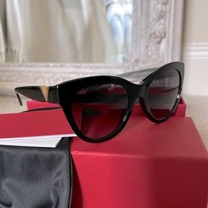 Valentino Garavani Cat-Eye.